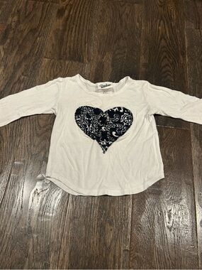 Random Hearts baby Long-Sleeve White Top with Black Heart Applique size 6-12M
